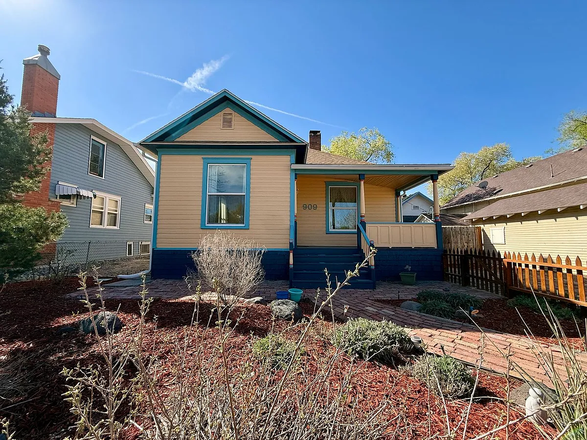 Building Photo - 909 Ouray Ave