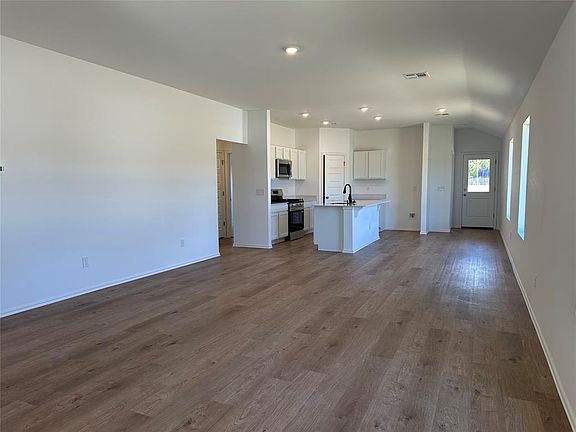 4th image of 1201 Meadow Brook Dr