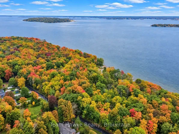 56 McArthur Dr, Penetanguishene, ON L9M 1W9