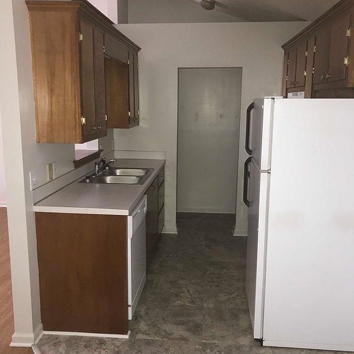 2nd image of 1213 E Fire Tower Rd APT I