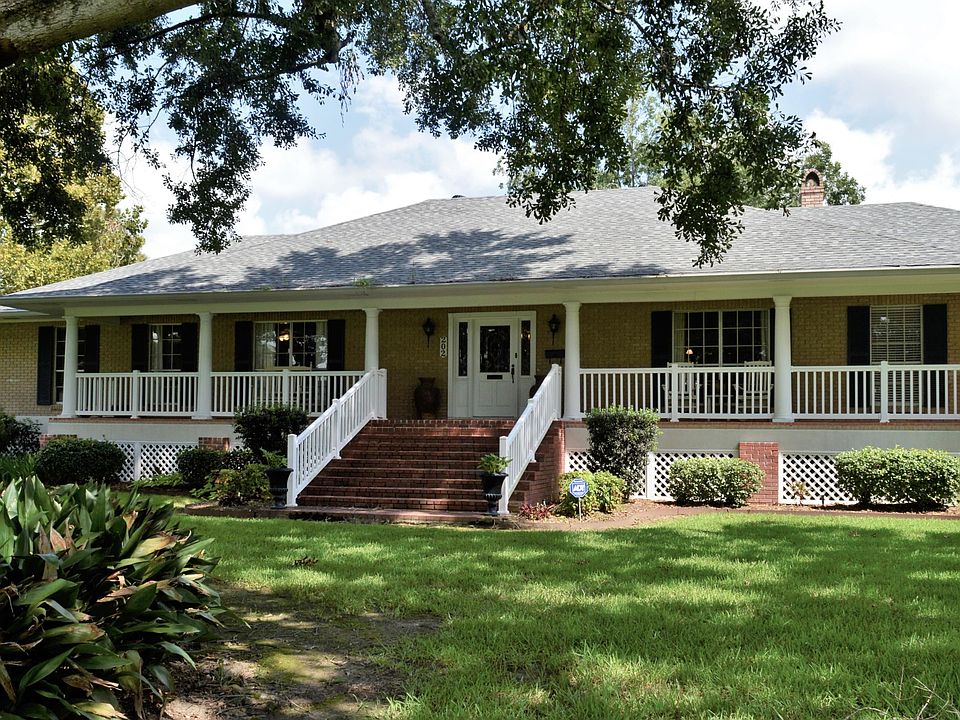 1st image of 202 Delcambre St