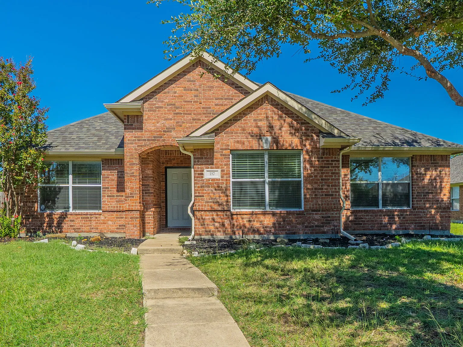 3 bed, 1830 sqft, $2,375 — Photo 1