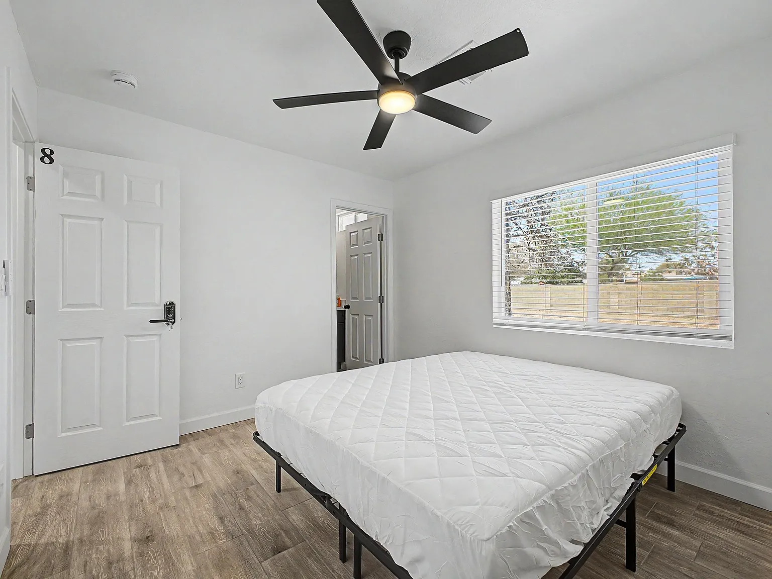 4 bed, 4.0 bath, 2100 sqft, $1,382 — Photo 2