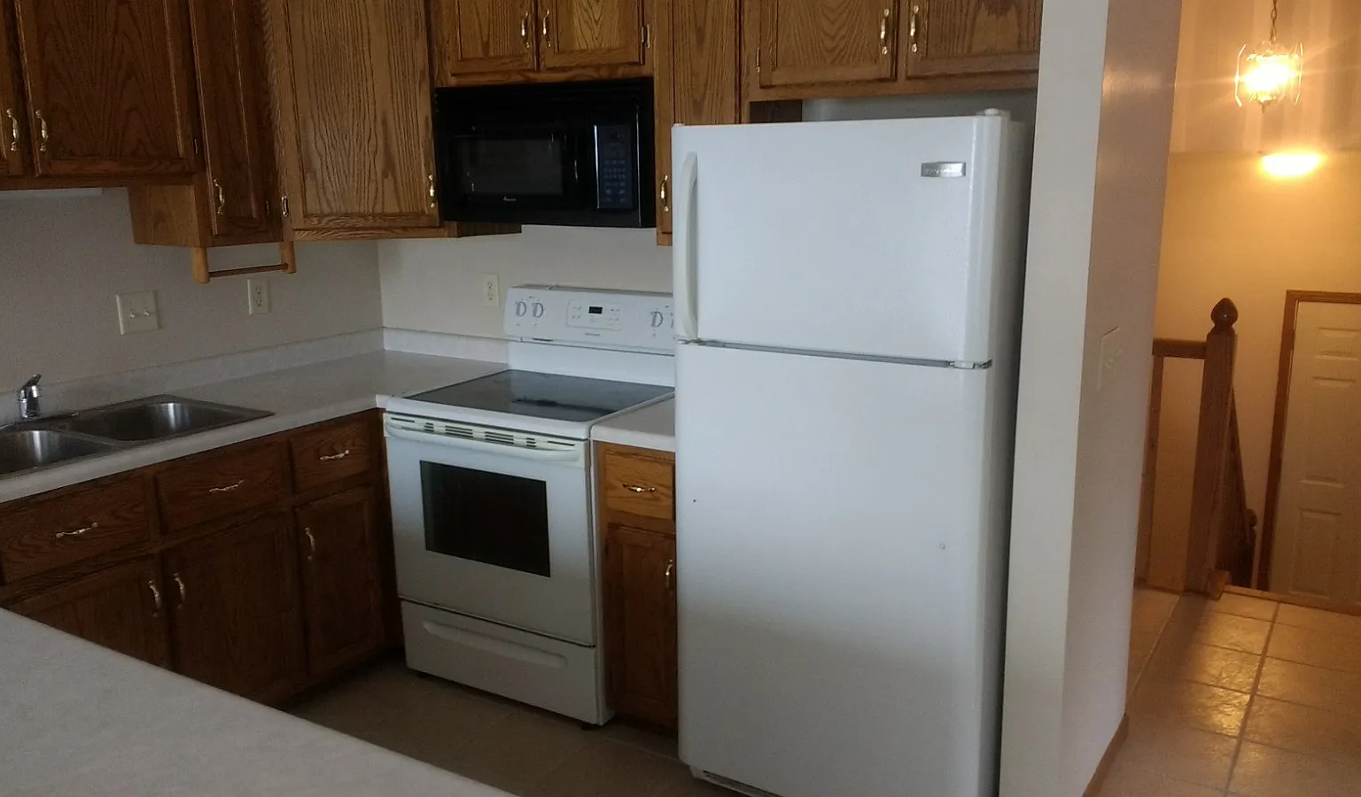 1023-1025 Pine Cone Lane - 1025 — Photo 4