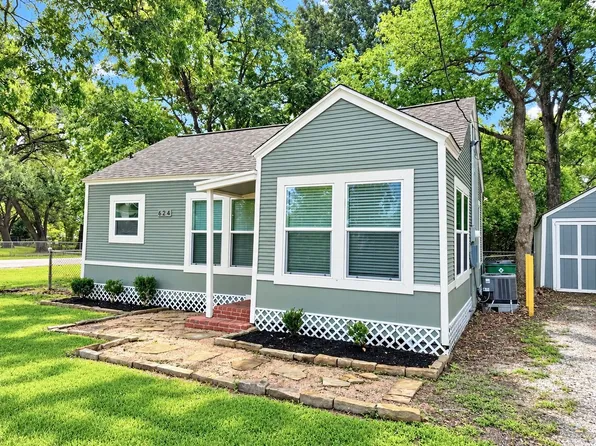 624 E Magnolia St, Angleton, TX 77515