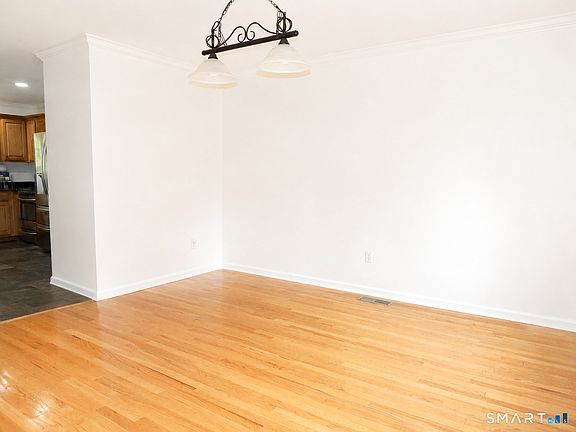 5th image of 81 Old Colony Rd Unit 81