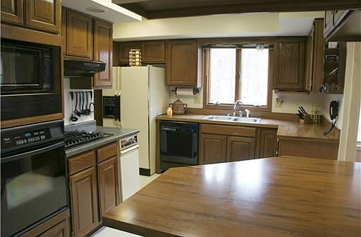 3rd image of 21326 Teton Ct