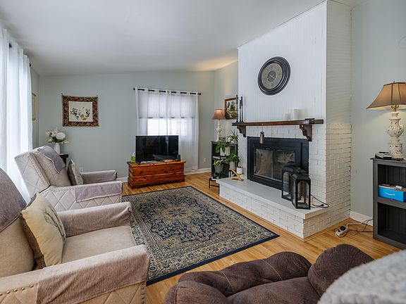 3rd image of 3015 Bard Ave