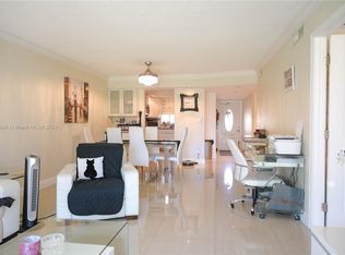 9200 N Hollybrook Lake Dr APT 102, Pembroke Pines, FL 33025