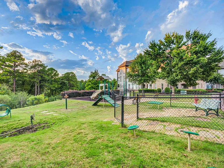 The Ridge at Chenal Valley Apartments — Photo 24