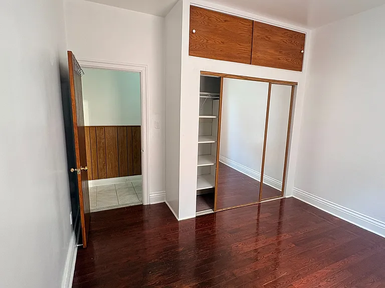 1080 Dufferin St #MAIN FLOOR — Photo 14