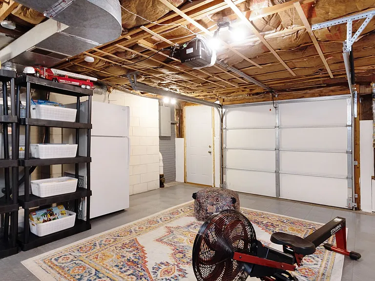 308 Twykingham Pl — Photo 40