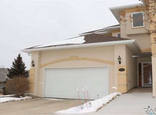 5900 S Grand Lodge Pl, Sioux Falls, SD 57108