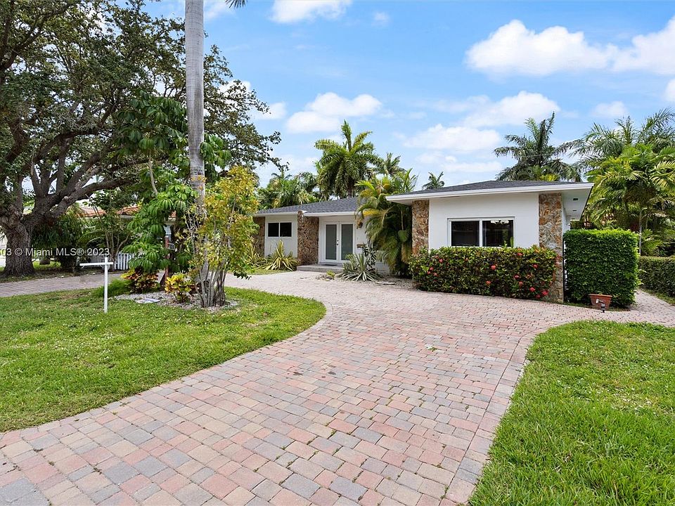 1st image of 7731 Coquina Dr