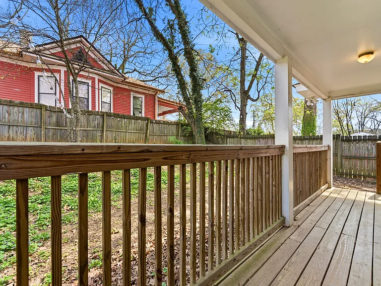 202 Warren St — Photo 18
