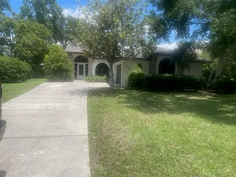 3 bed, 1985 sqft, $2,300 — Photo 1