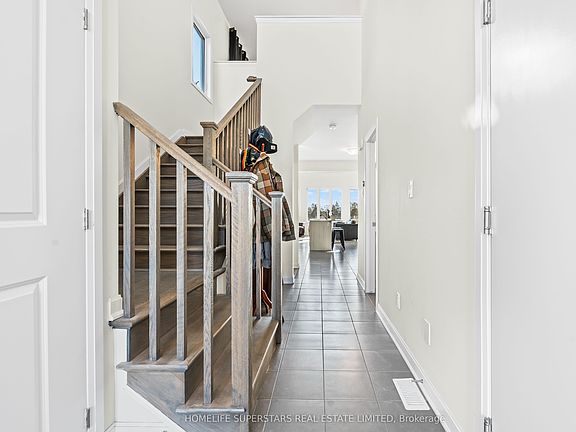 4th image of 18 Oakmont Dr