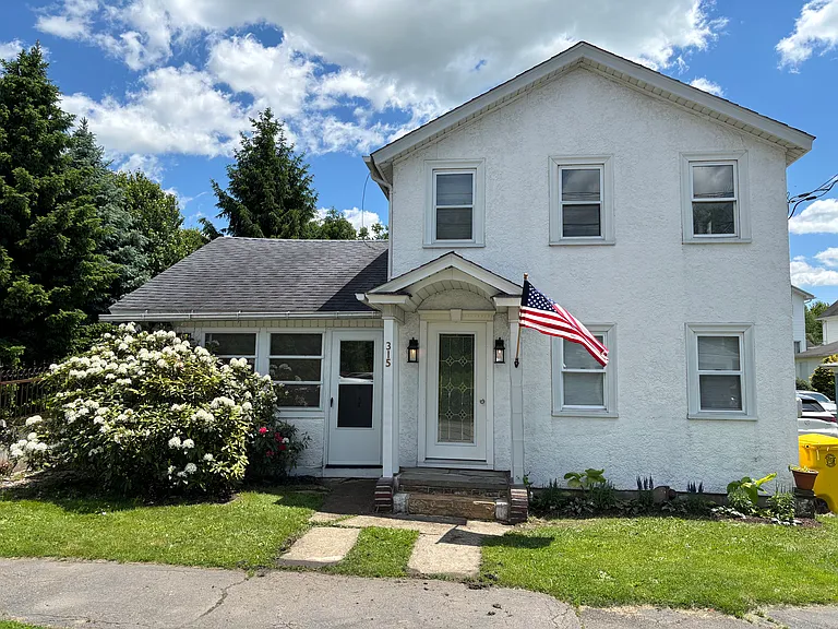 315 Laurel St — Photo 1