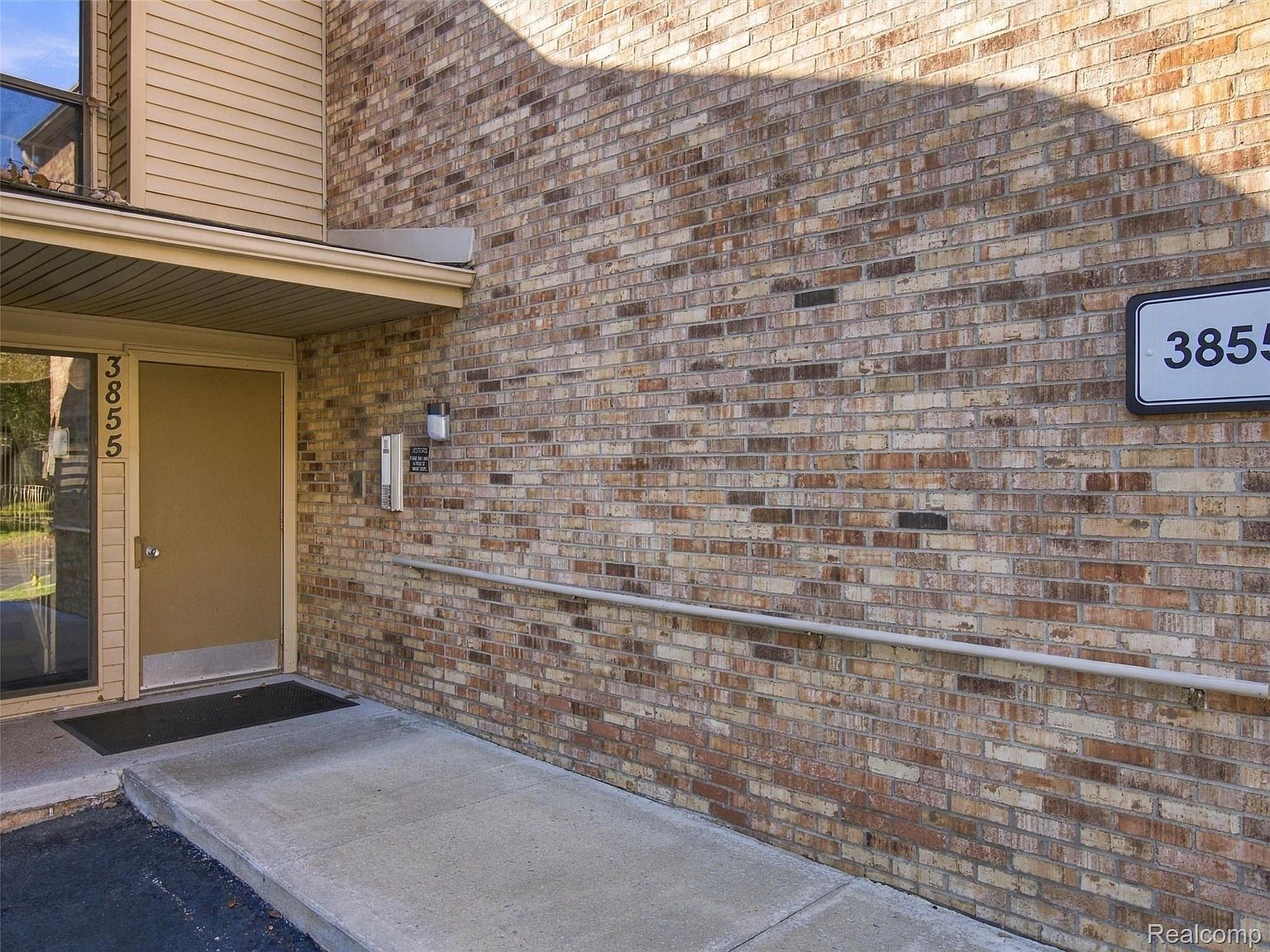 3855 Lone Pine Rd, photo 2
