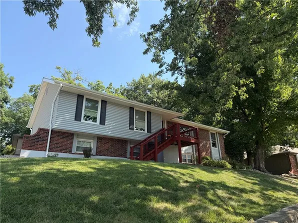 7401 N Strathbury Ave, Kansas City, MO 64151