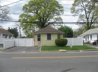 258 County Line Rd, Amityville, NY 11701