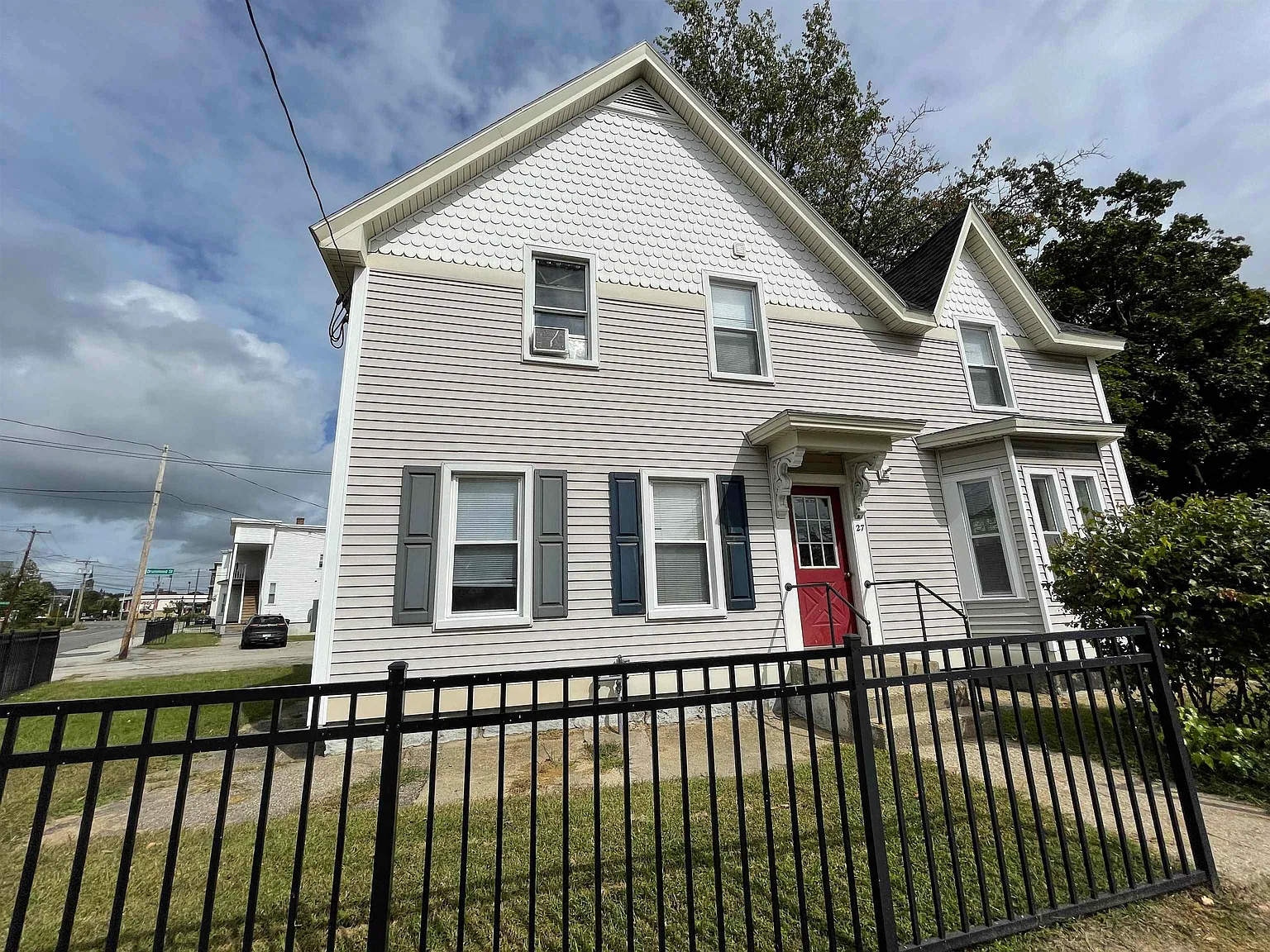 3 bed, 1.0 bath, 745 sqft, $1,660 — Photo 2