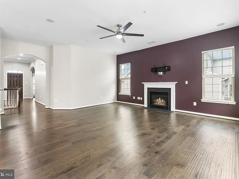 7570 Arundel Woods Dr — Photo 24