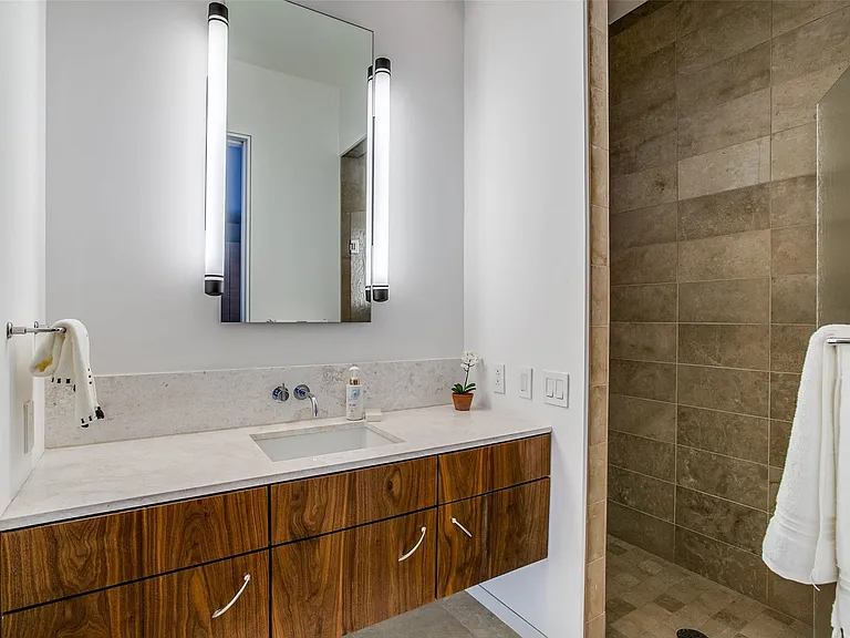 2430 Victory Park Ln #2607 — Photo 18