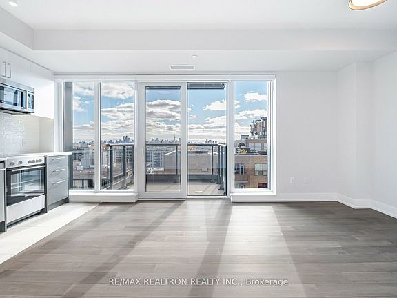 2nd image of 2525 Bathurst St #1111