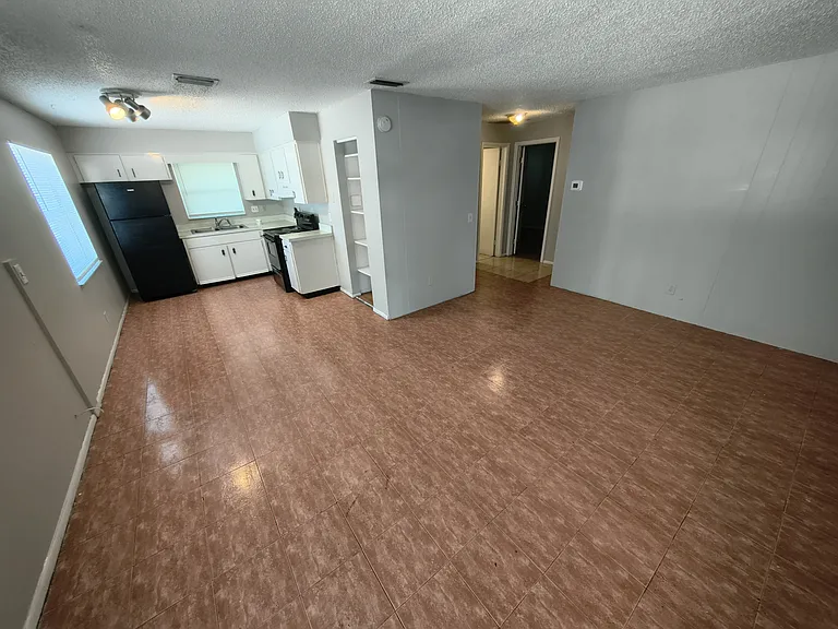 3135 Pine Tree Ave #A — Photo 2