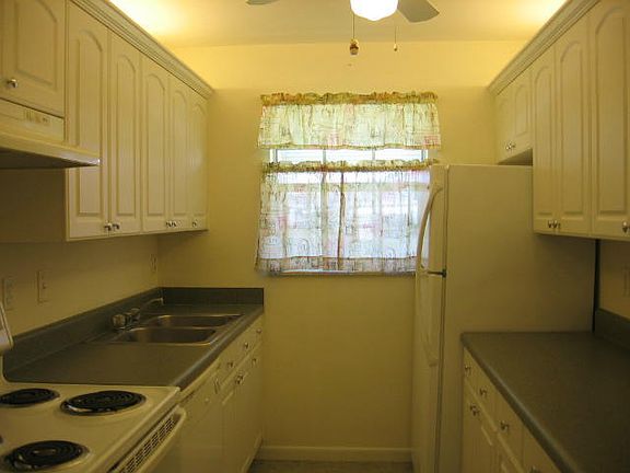 2nd image of 425 Sandpiper Dr APT C