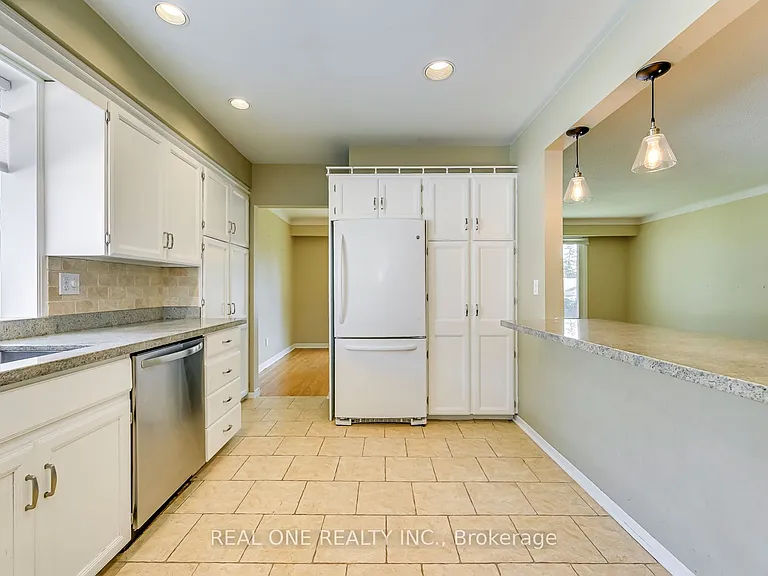 604 Bridle Wood — Photo 15