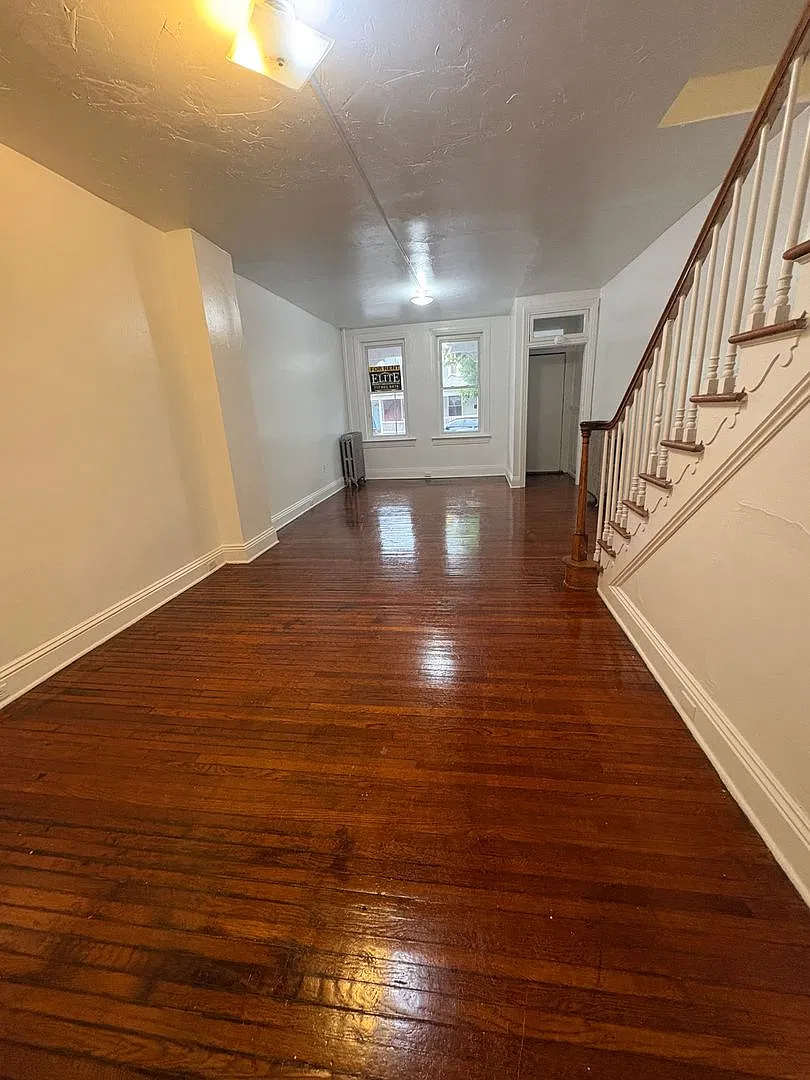 Spacious House with Parking-York City SD — Photo 3