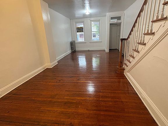 3rd image of 618 W Princess St