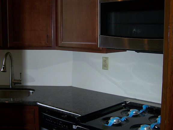 5th image of 1131 Marengo St