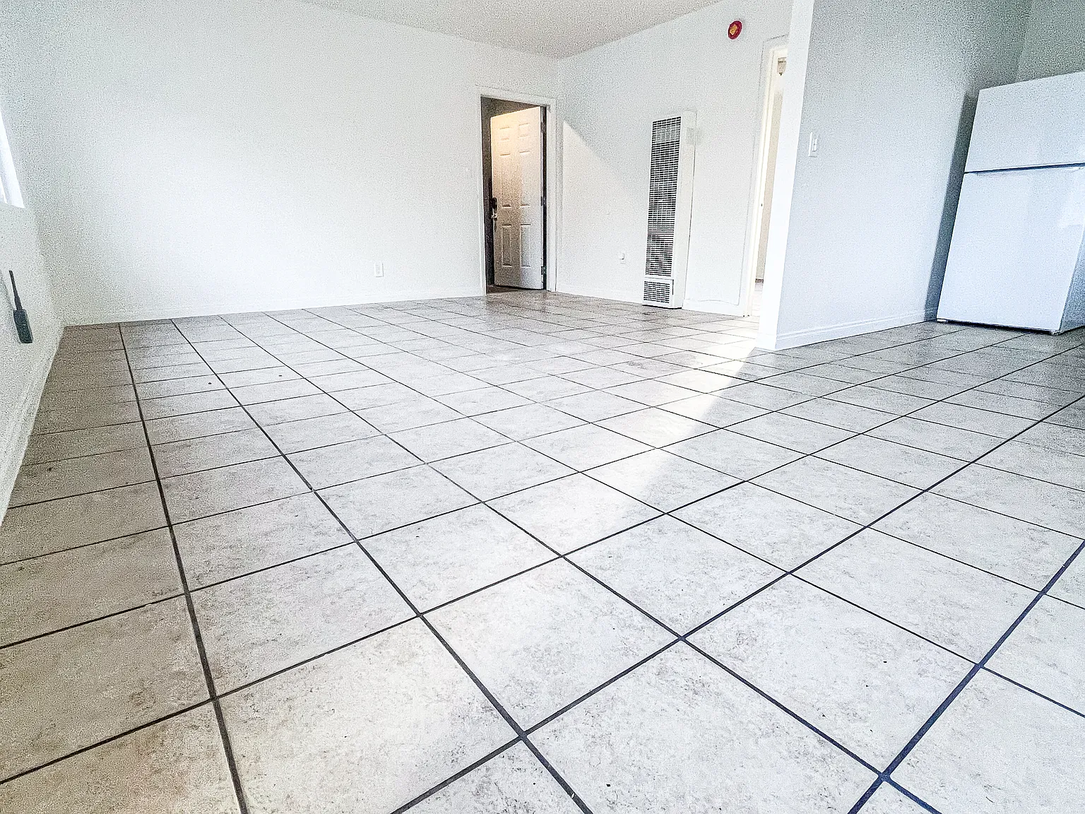 1 bed, 555 sqft, $1,607 — Photo 2