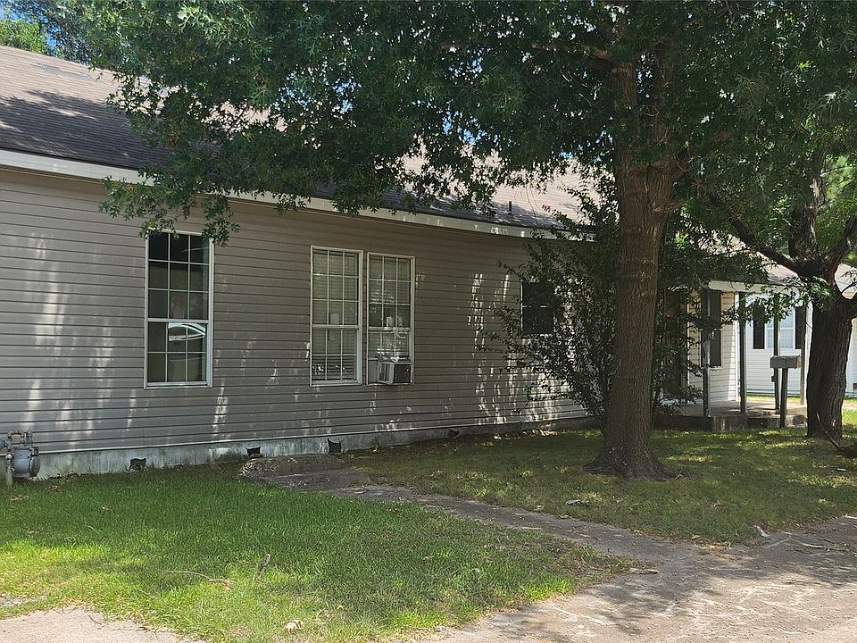 1st image of 824 Carver St