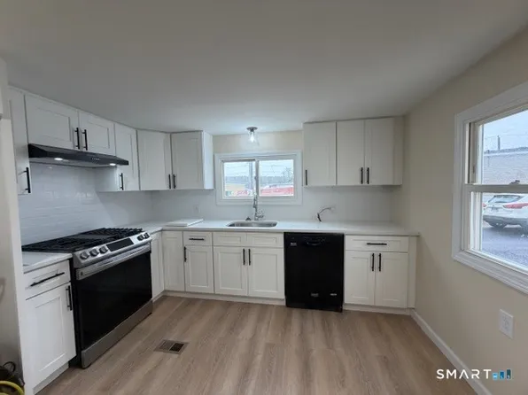 55 Sugar St Unit 17, Newtown, CT 06470