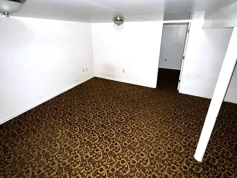 10922 Chicago Rd — Photo 27