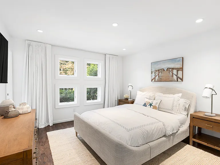 570 Sag Harbor Tpke — Photo 17