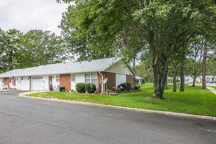 1st image of 816A Balmoral Ct #100A