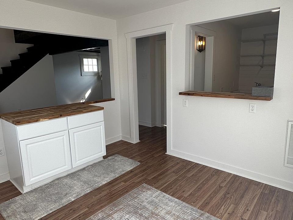 Entrance room - dining room, living room or home office.