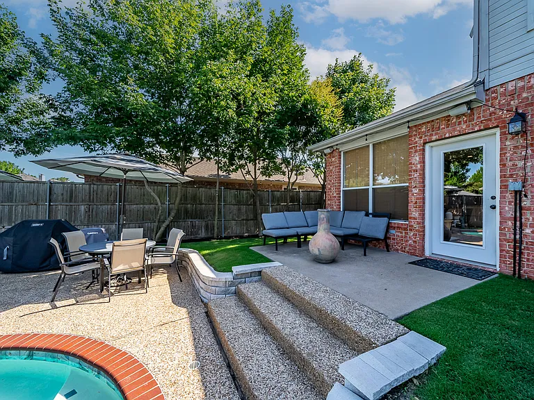 1011 Aylesbury Dr — Photo 6