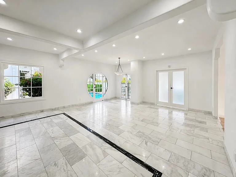 710 Adelaide Pl — Photo 10
