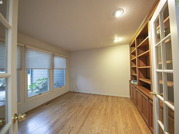 4th image of 5698 Charles Cir