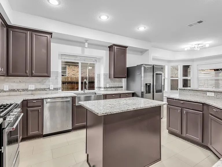 3010 Lena Dr — Photo 15