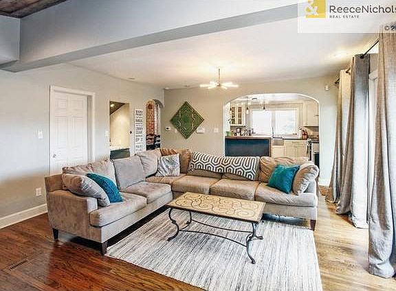 FAMILY ROOM LOOKING TOWARDS KITCHEN