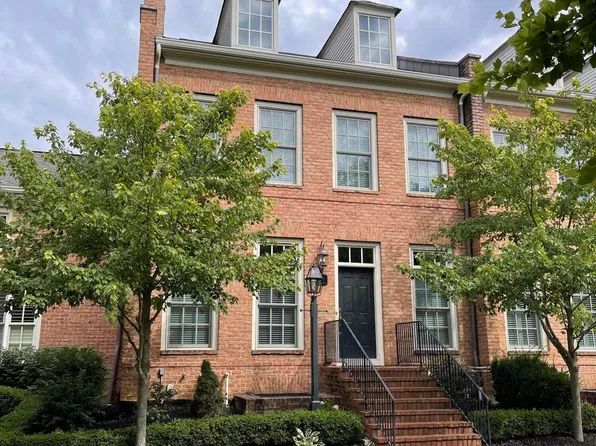 10 Richmond Sq, New Albany, OH 43054