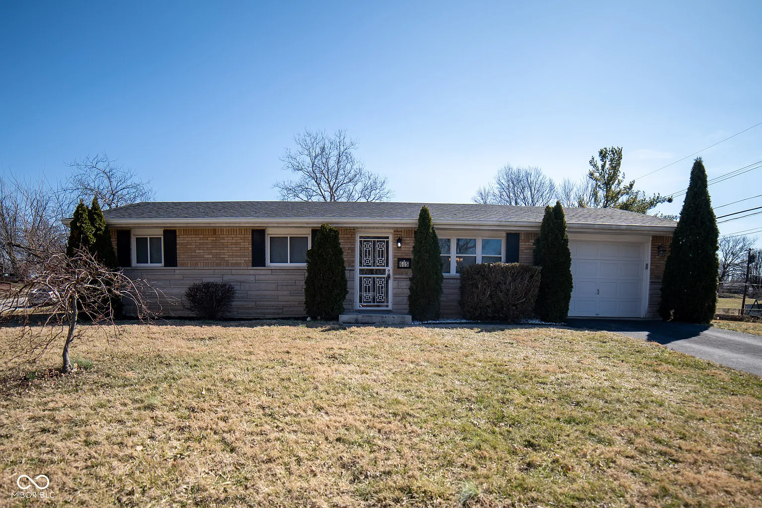 605 Grovewood Dr photo 1