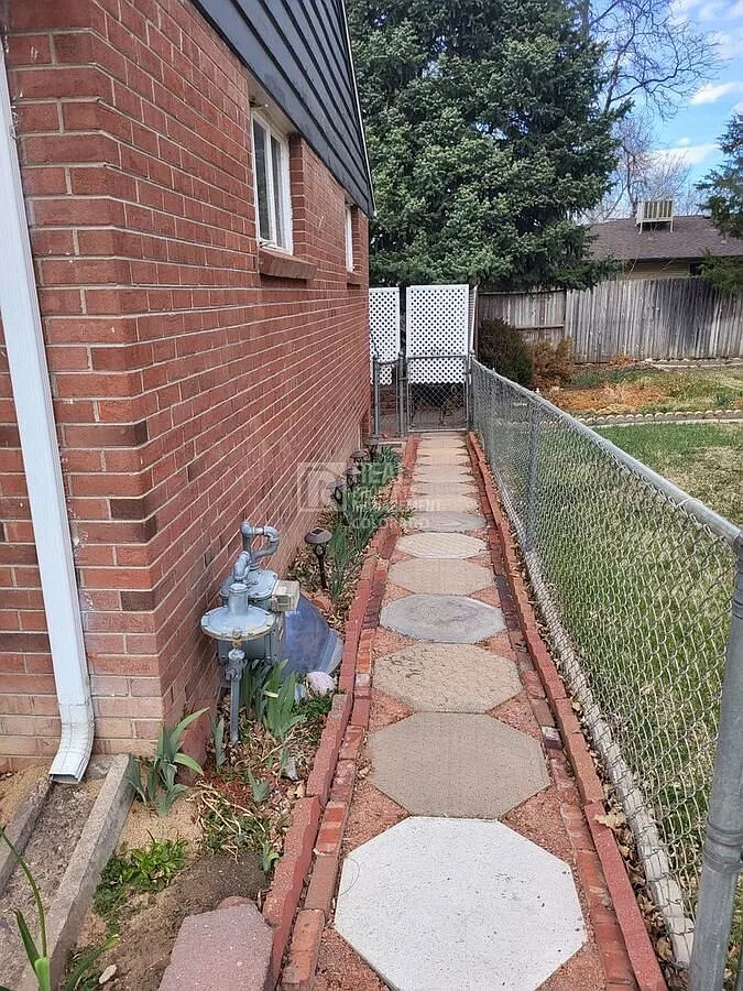 Welcome home to this beautiful 1-bedroom, 1 bathroom furnished basement level apartment located i... — Photo 2